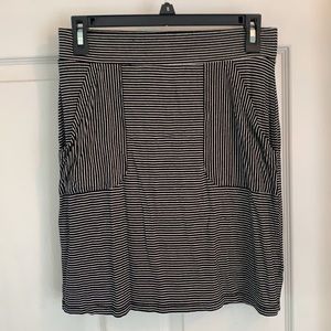 Soft and casual striped skirt size XS